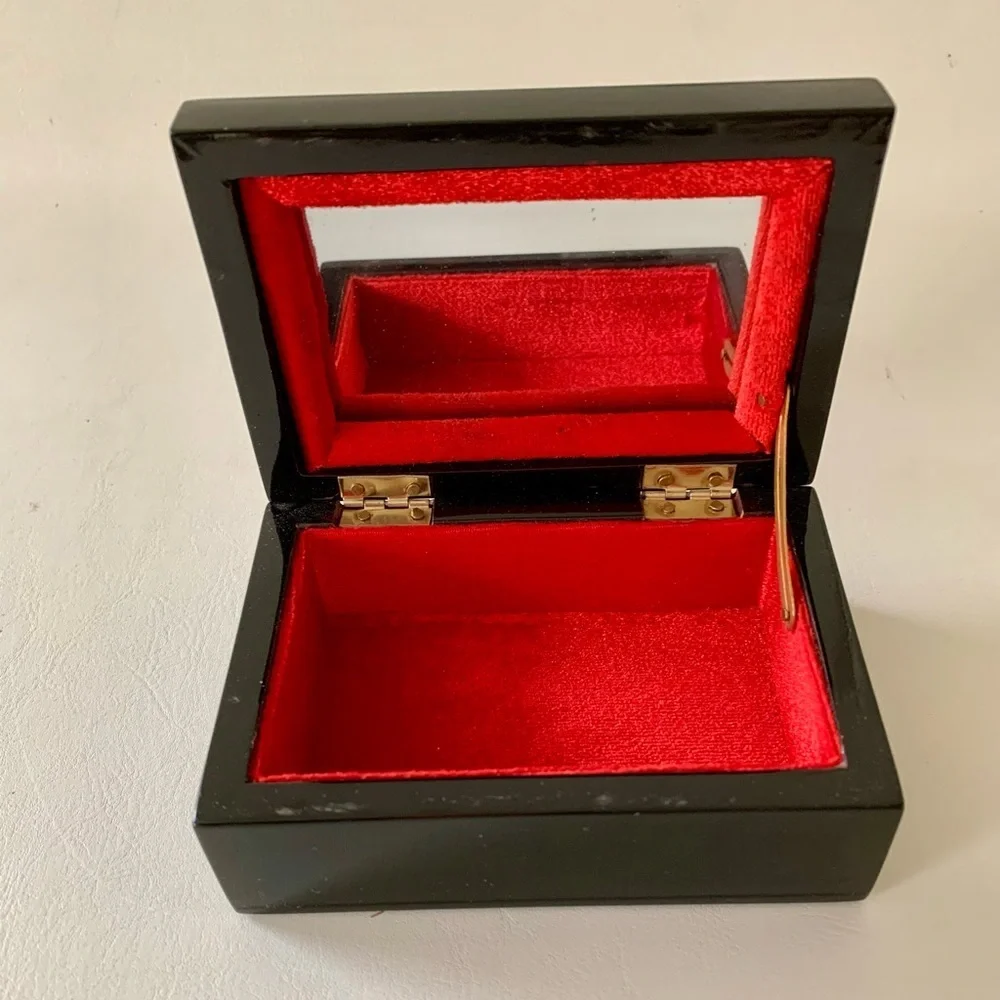 Vintage  Lacquered jewelry box with a mirror 2/4.5/3”